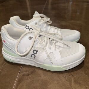On Running Roger Clubhouse Pro White Athletic Shoes - Mismatched Pair 9&9.5